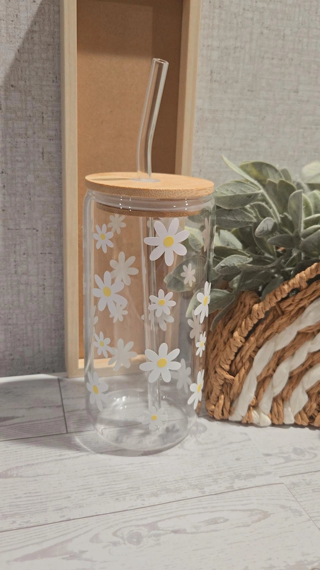 Daisy Glass Can