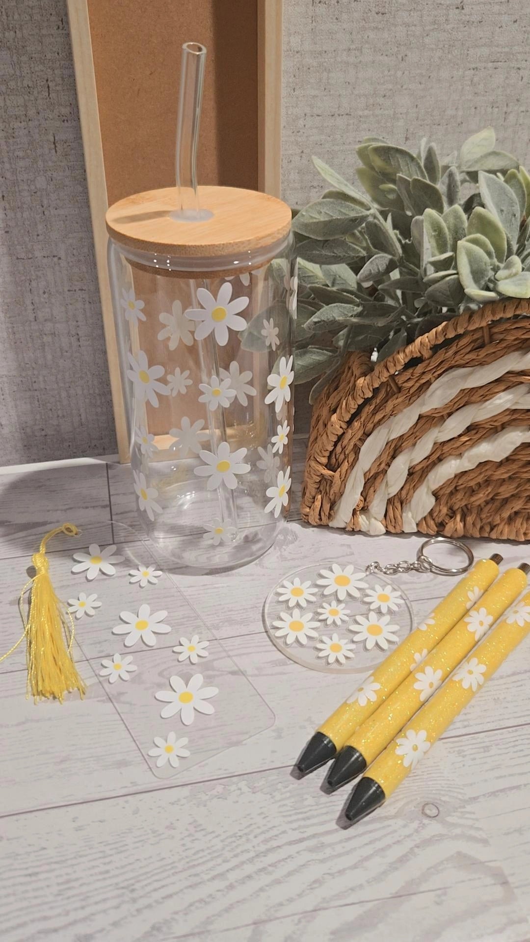 Daisy Glass Can